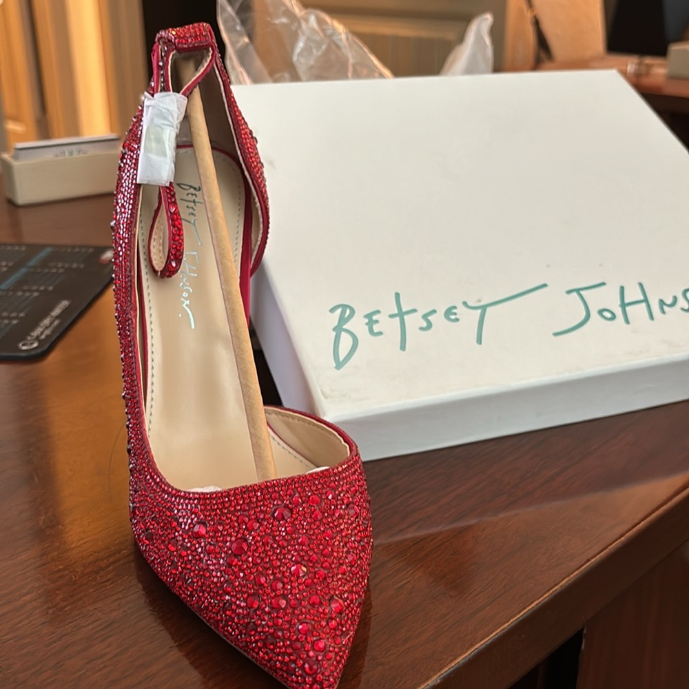 BRAND NEW! Ramsey Red Betsey Johnson Heels - Picture 3 of 4